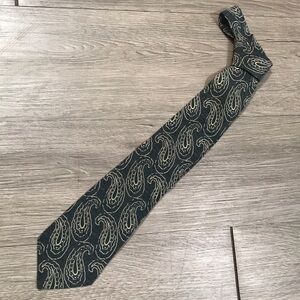 Giorgio Armani Paisley Green & Cream Made in Italy Silk Tie
